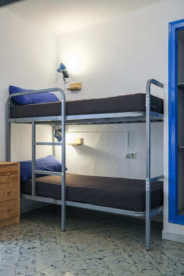 Mana Mana Youth Hostel