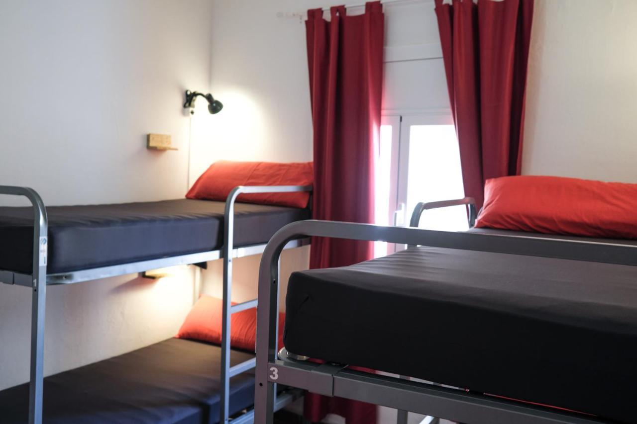 Mana Mana Youth Hostel *