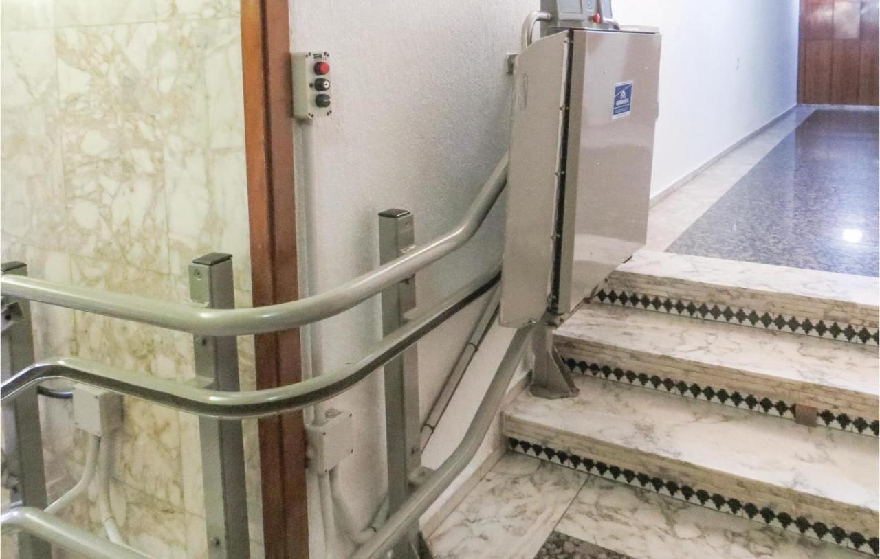 2 Bedroom Stunning In Apartment *