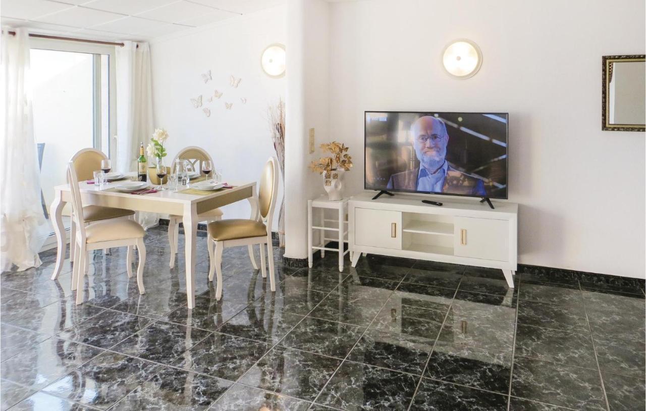 Apartment 2 Bedroom Stunning In