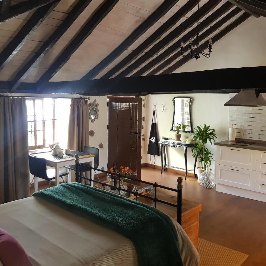 Elescondite Lodge *