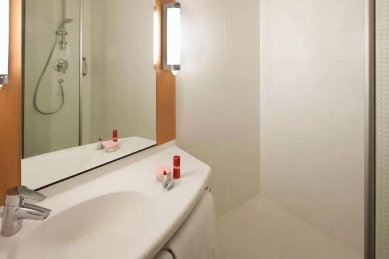 Ibis Barcelona Santa Coloma Hotel