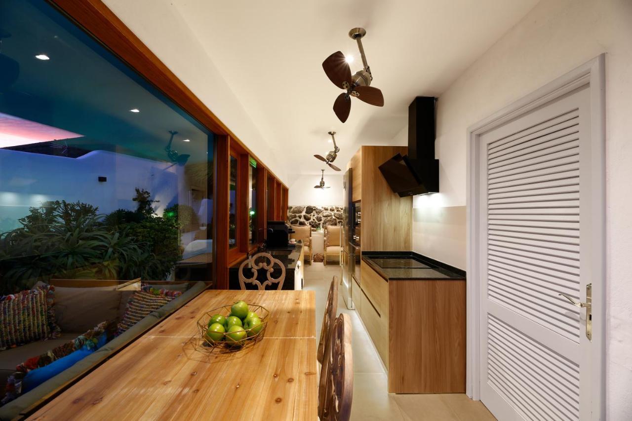 Villa Infinity: Panoramic Sea Views & Private Heated Pool *