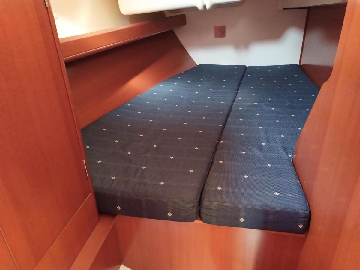 Cruising Boat For Up To 6 People In Masnou Botel Badalona
