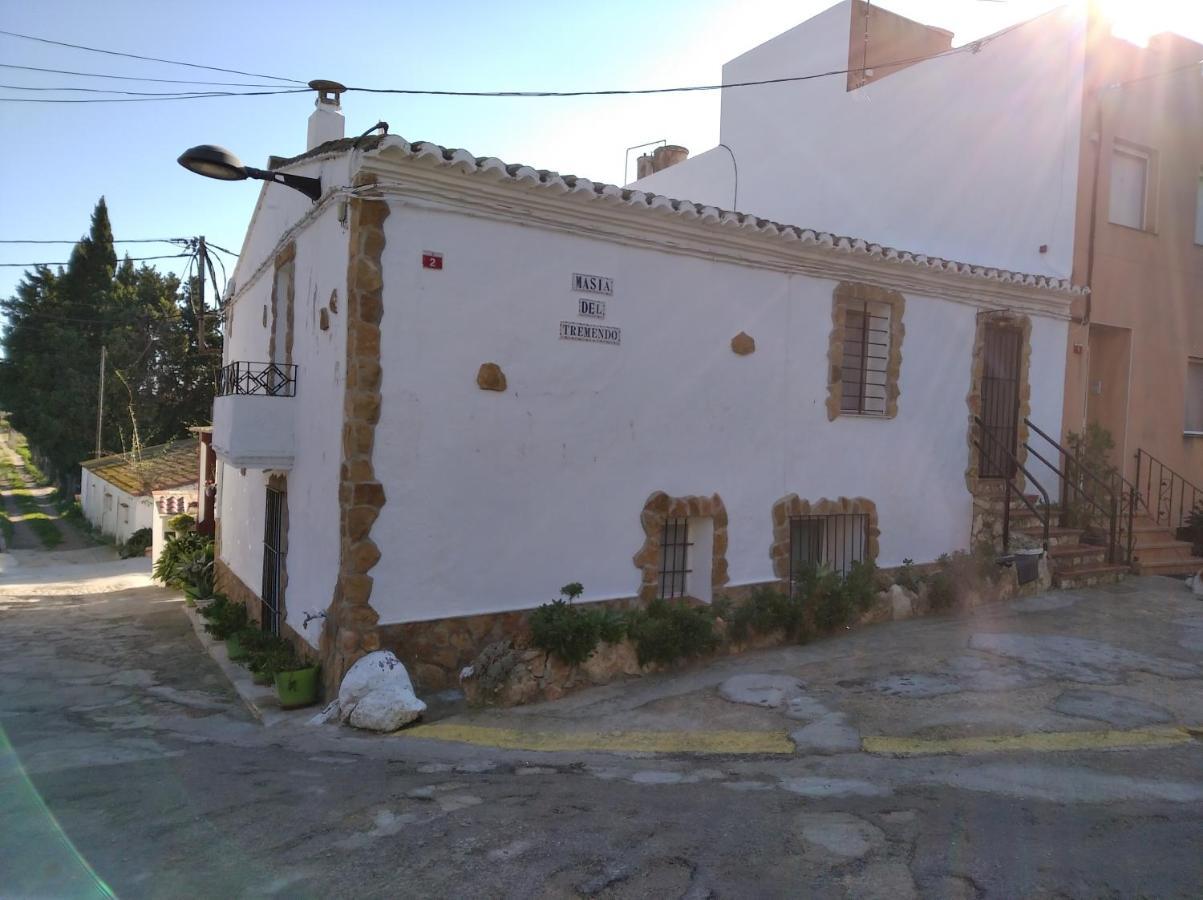 Complex Masia Del Tremendo Y Country house Camarles