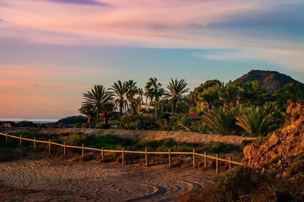 Junto Al Mar En La Costa De Almeria