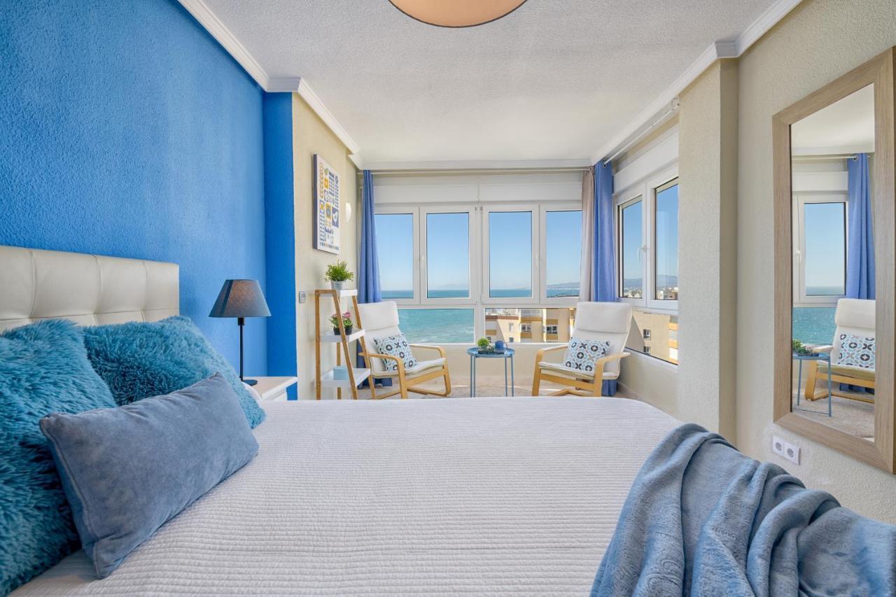 Spectacular Views Penthouse In 1st Line Apartment *
