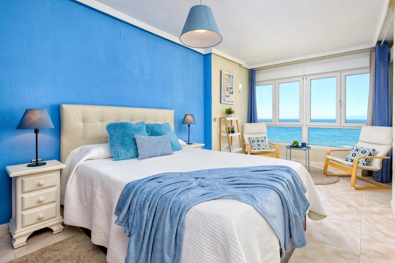 Spectacular Views Penthouse In 1st Line Apartment *