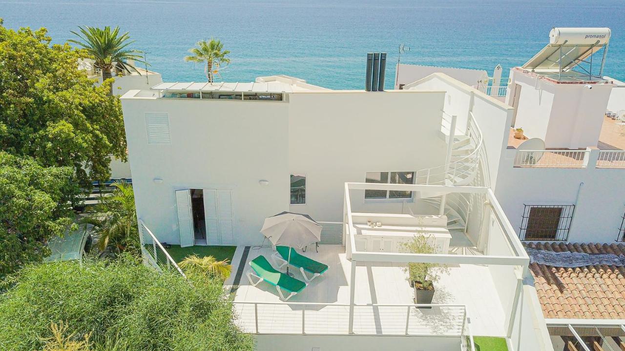 Con Piscina Privada En Calle Carabeo Villa *