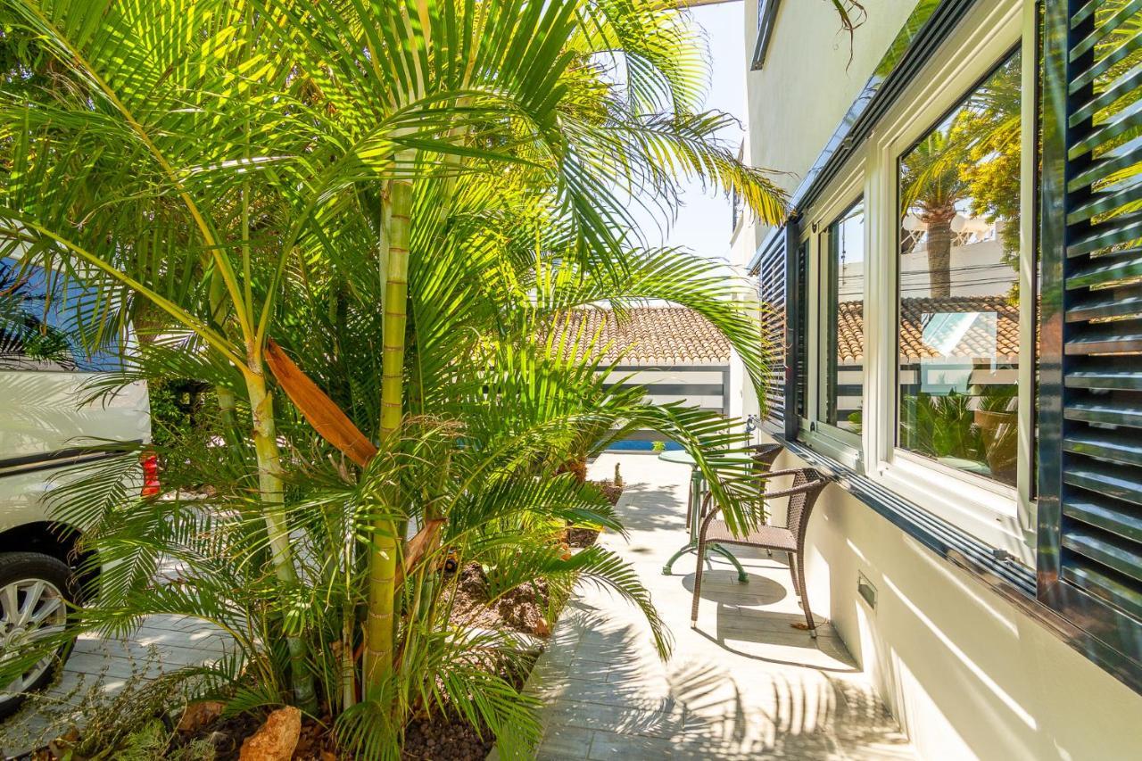 Villa Con Piscina Privada En Calle Carabeo
