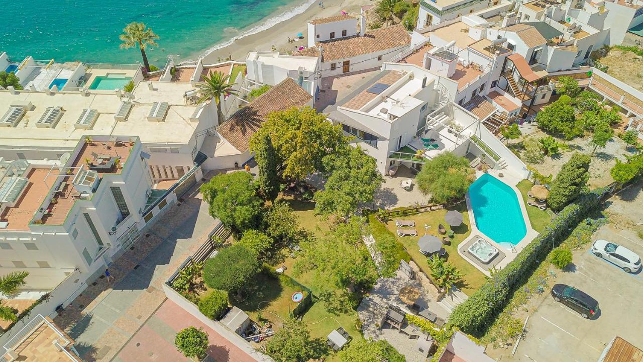 Con Piscina Privada En Calle Carabeo Villa Nerja