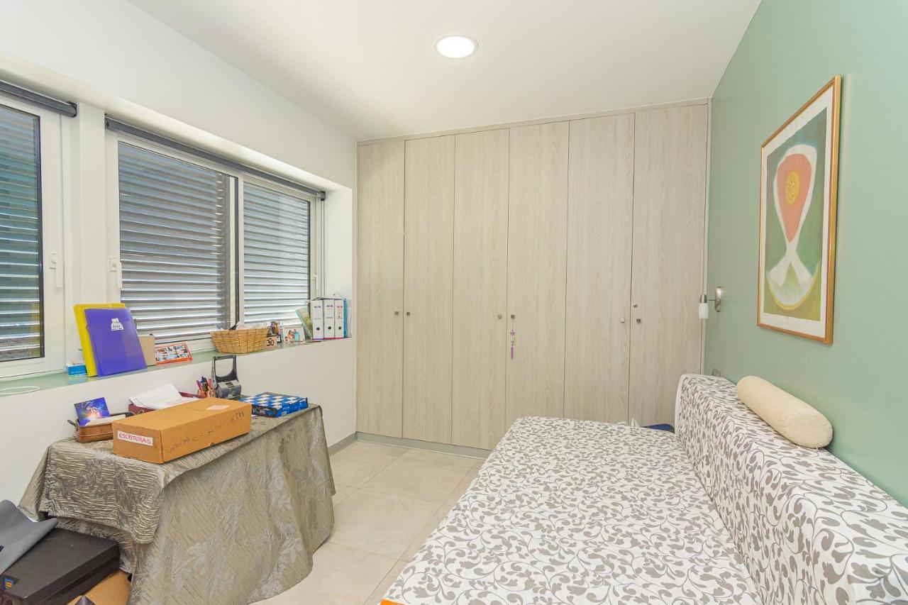 Villa Con Piscina Privada En Calle Carabeo