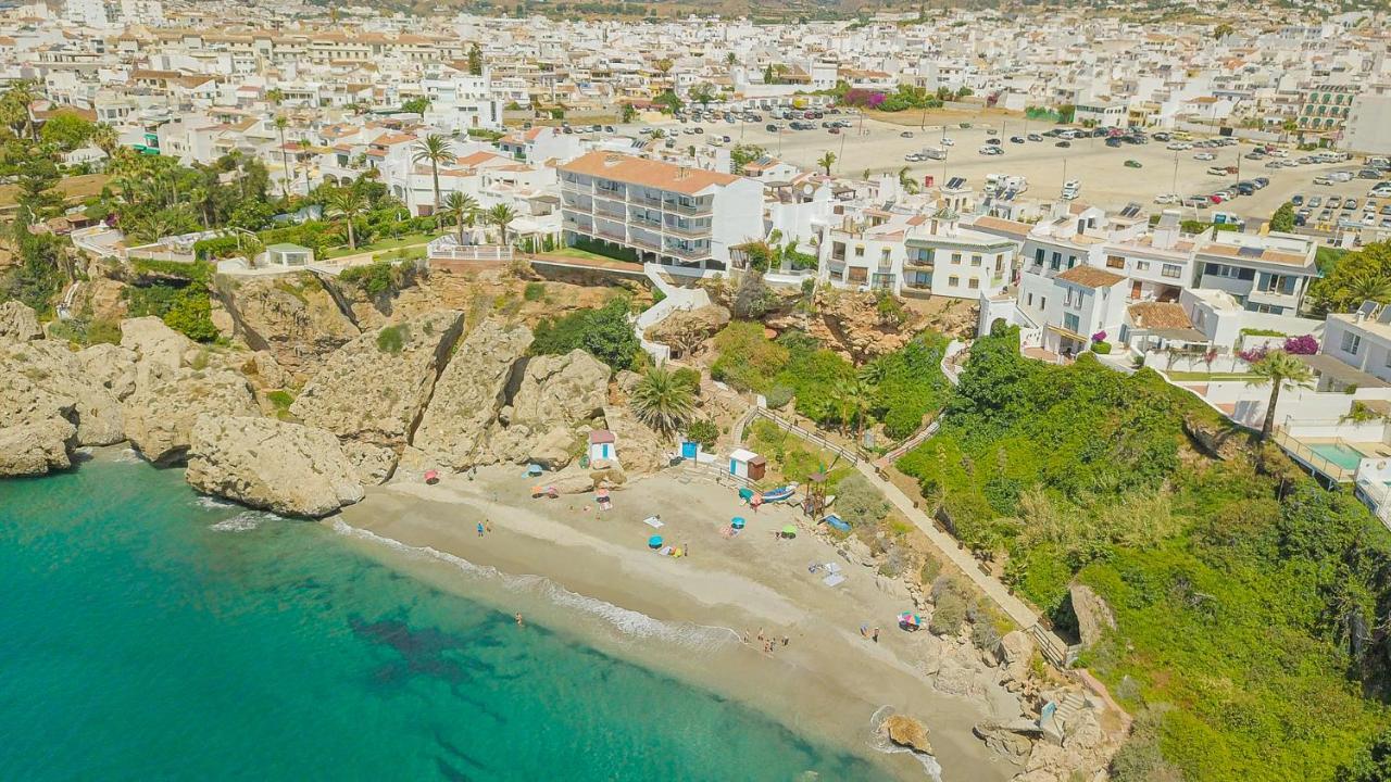 Villa Con Piscina Privada En Calle Carabeo *