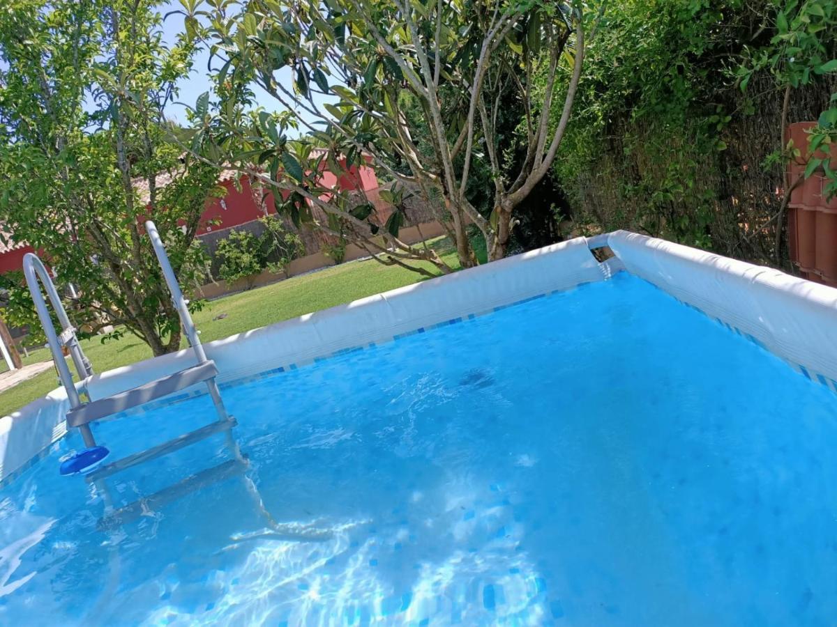 Ada Con Jardin Y Piscina Сasa de vacaciones