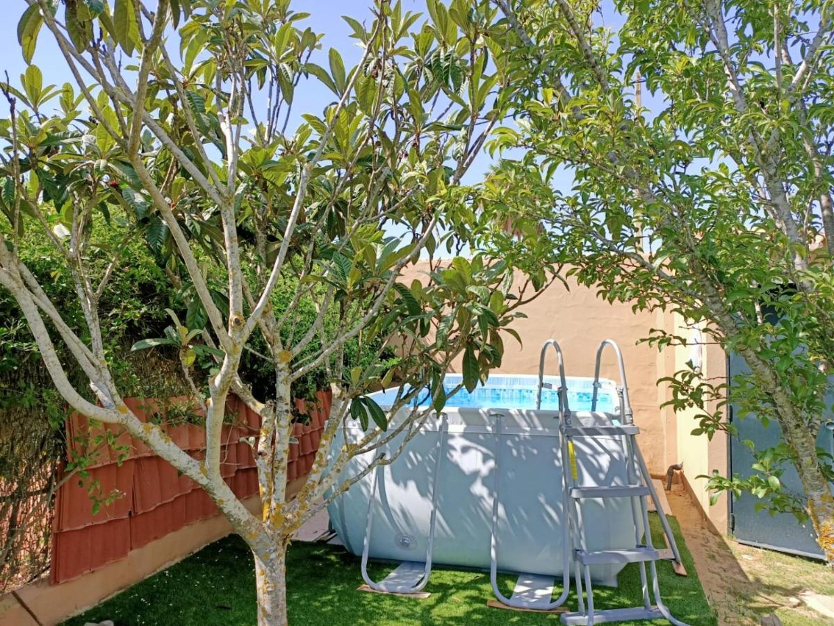 Ada Con Jardin Y Piscina Сasa de vacaciones