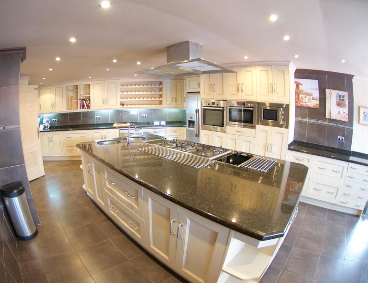 Casa Jane Large 7 Bed With Private Pool And Tennis Court Torrox