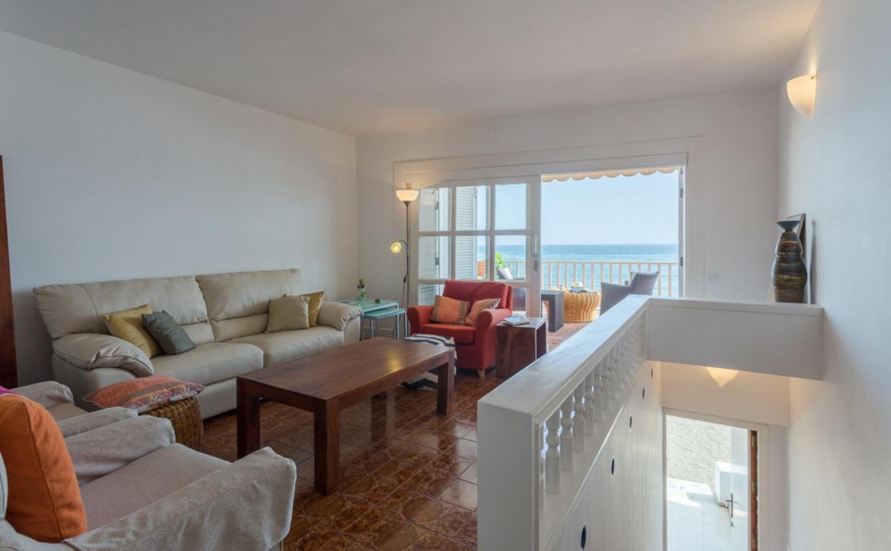 With Terrace On The Beachfront Apartamento