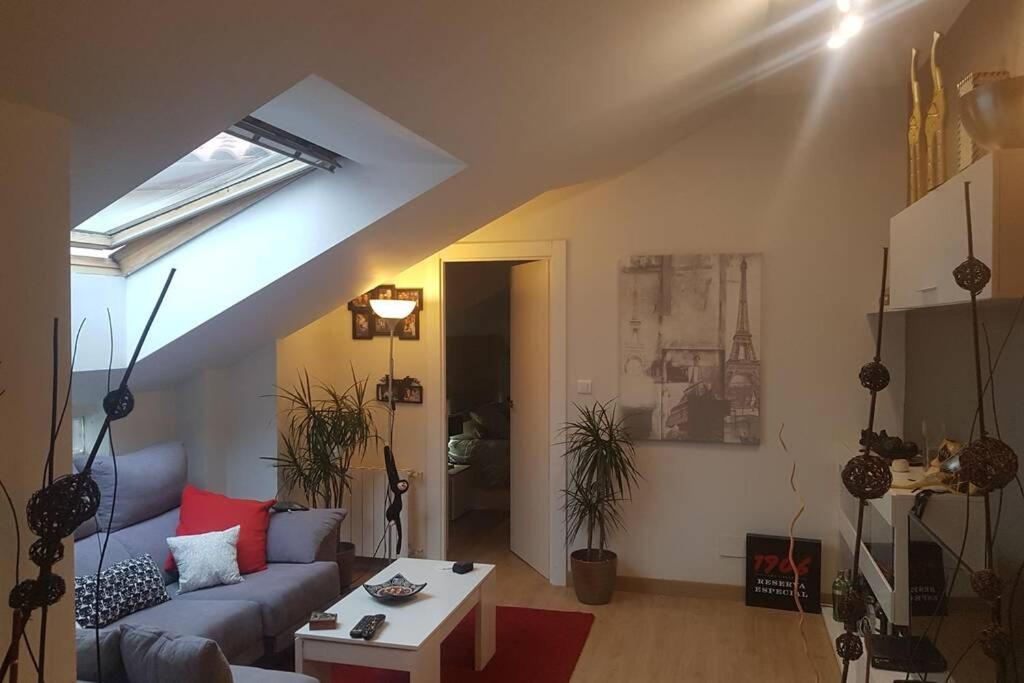 Coqueto ático Con Terraza Apartamento *