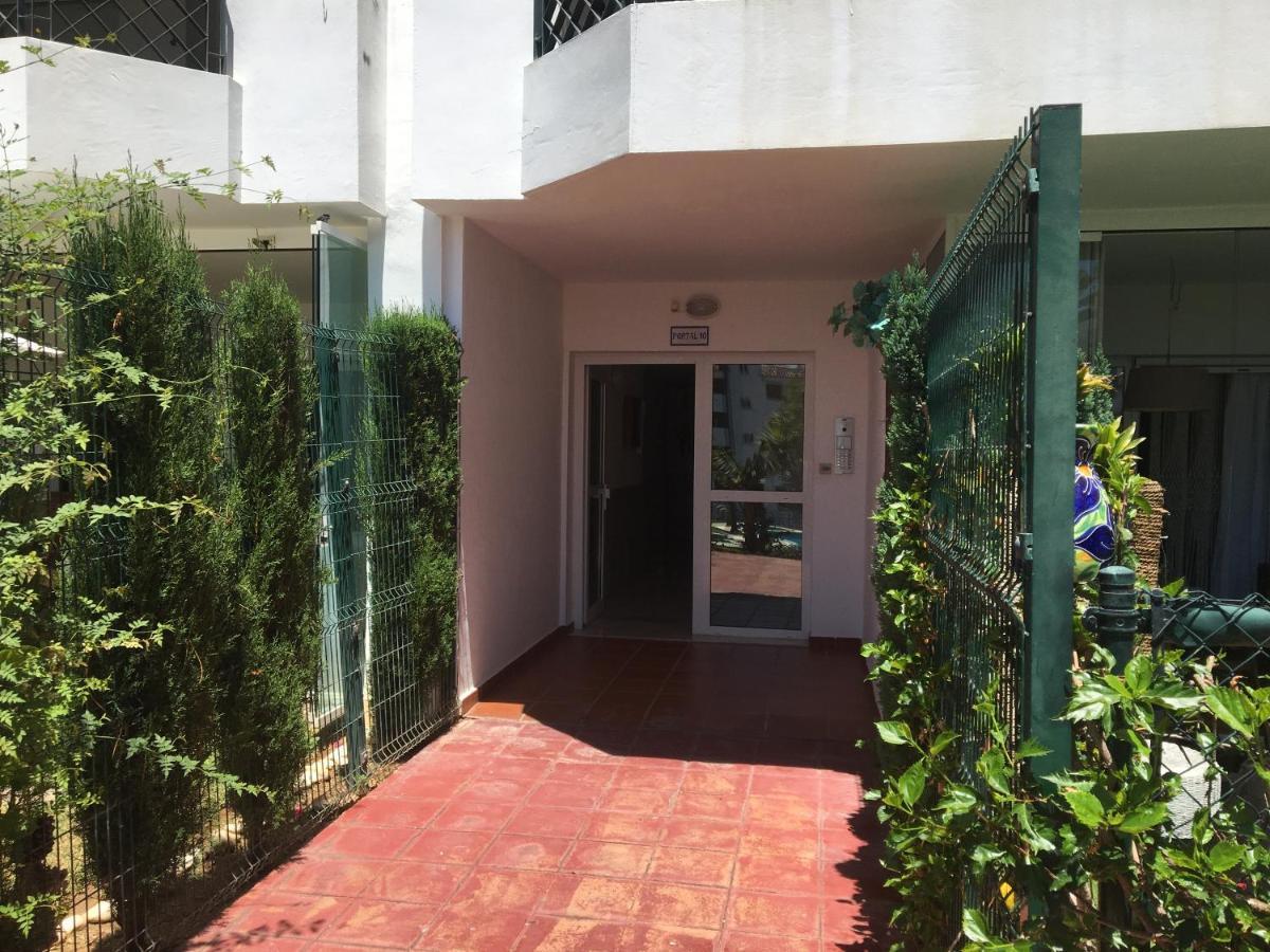 Apartamento Mi Capricho, Beachfront, Grownfloor, Private Garden & Terrace Sitio de Calahonda