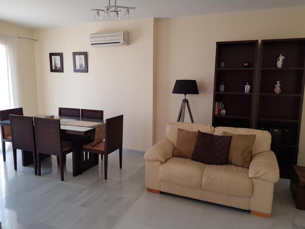Stunning 2-Bed House In Nerja W Pool A C Garage Сasa de vacaciones *