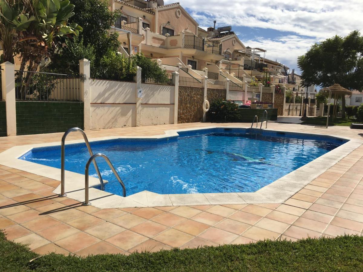 Сasa de vacaciones Stunning 2-Bed House In Nerja W Pool A C Garage