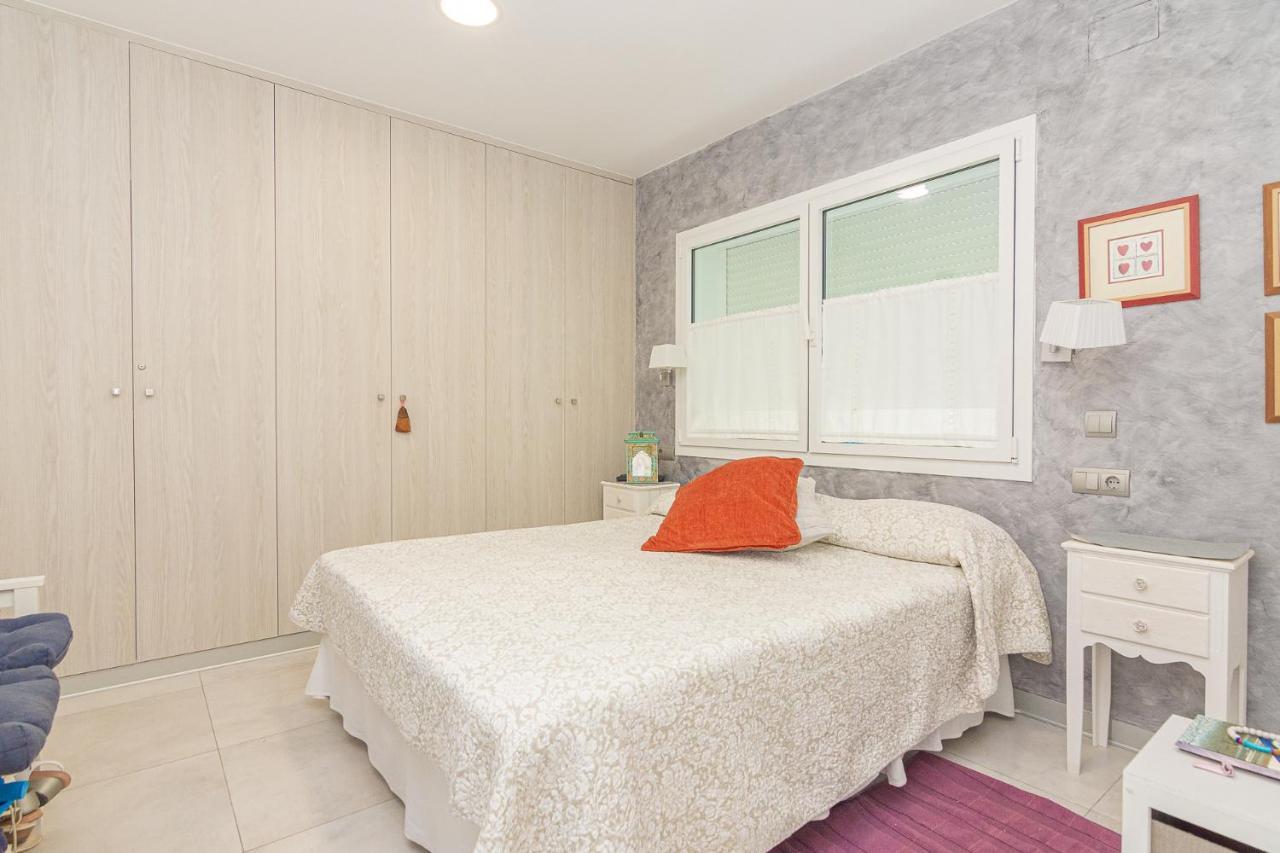 Villa Con Piscina Privada En Calle Carabeo