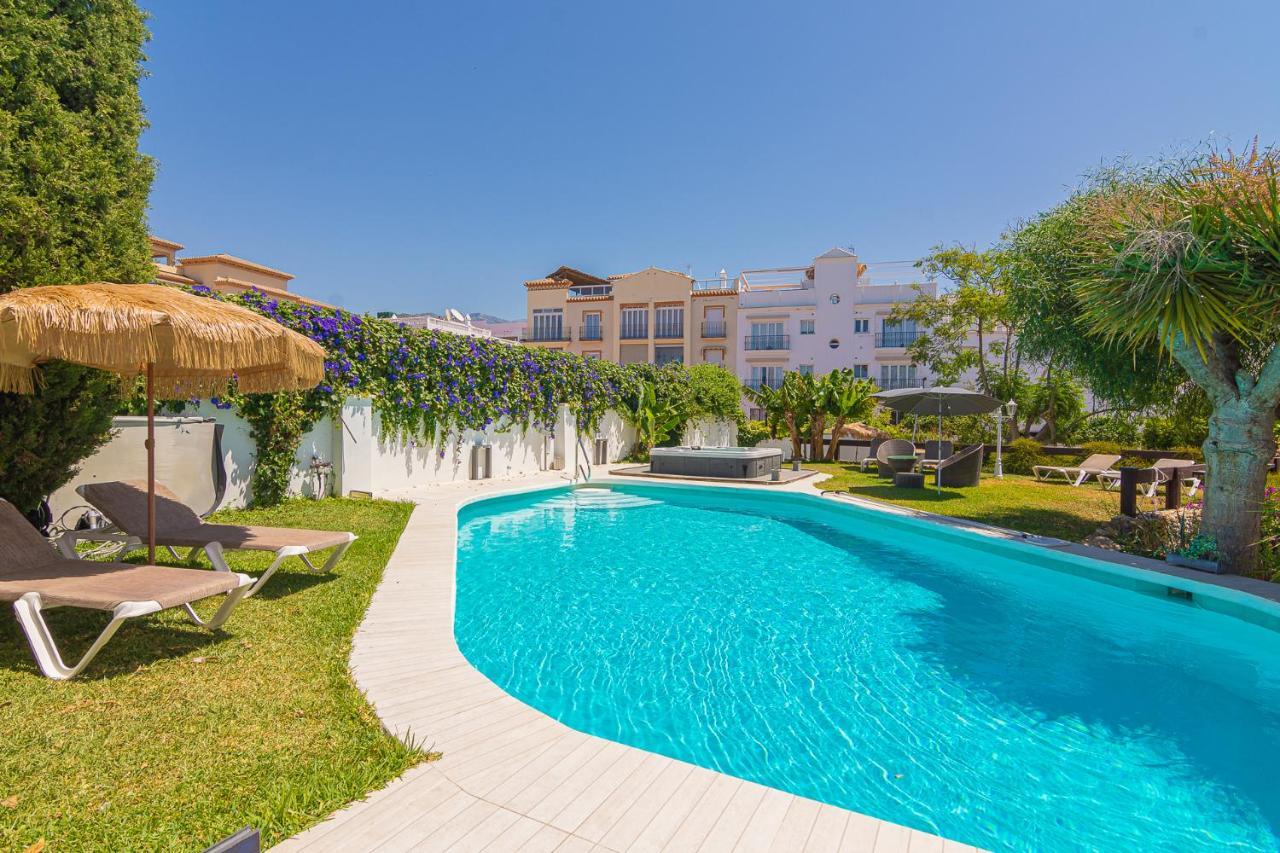 Con Piscina Privada En Calle Carabeo Nerja