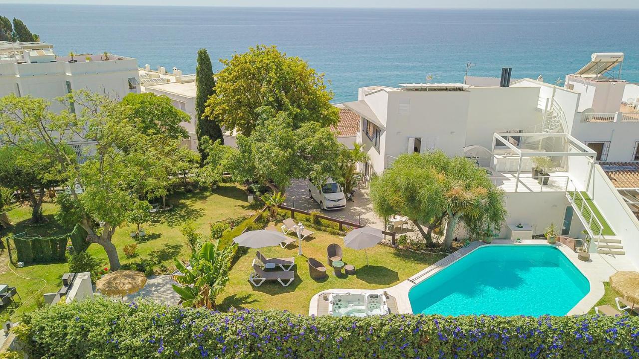 Con Piscina Privada En Calle Carabeo Villa Nerja