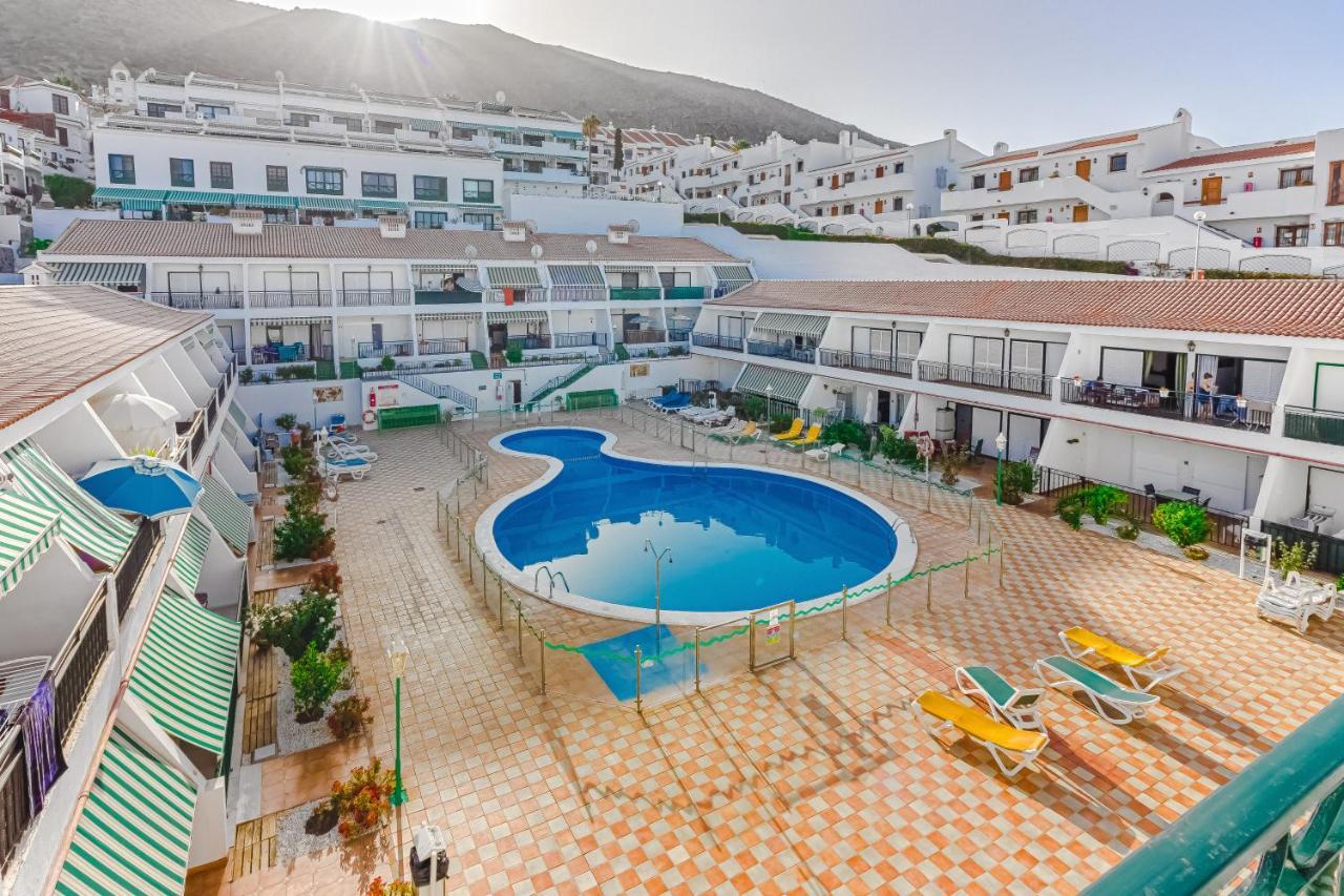 Sea View Cristianos Pool Modern Poolbar