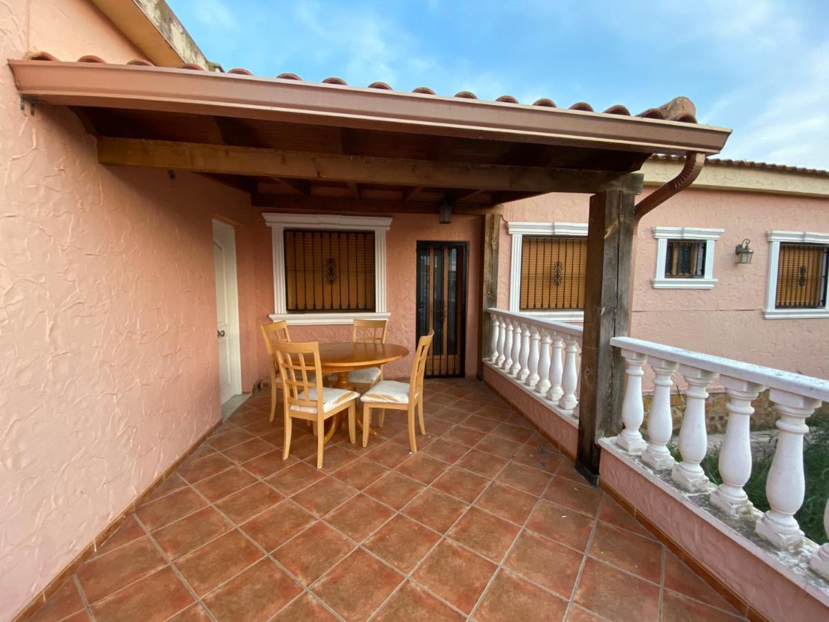 Dolores, Un Chalet Con Piscina Y Barbacoa En La Huerta Del Segura. Catral