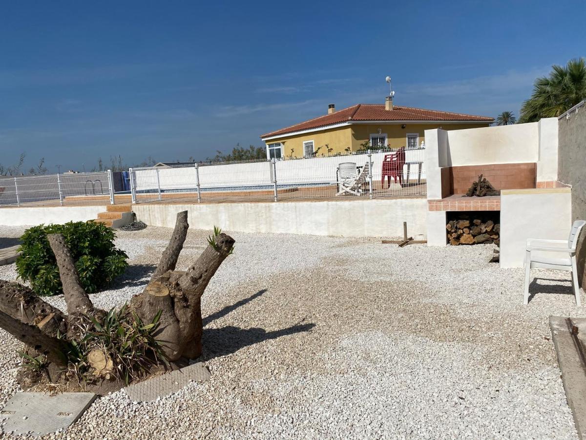 Chalet Dolores, Un Chalet Con Piscina Y Barbacoa En La Huerta Del Segura.
