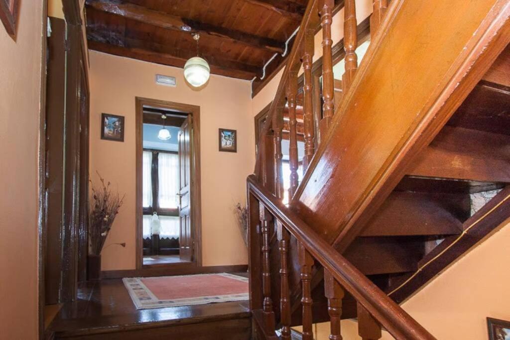 Casa Del Cuetu. Traditional In Asturias Mere