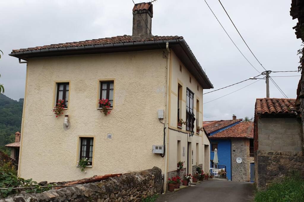 Casa Del Cuetu. Traditional In Asturias
