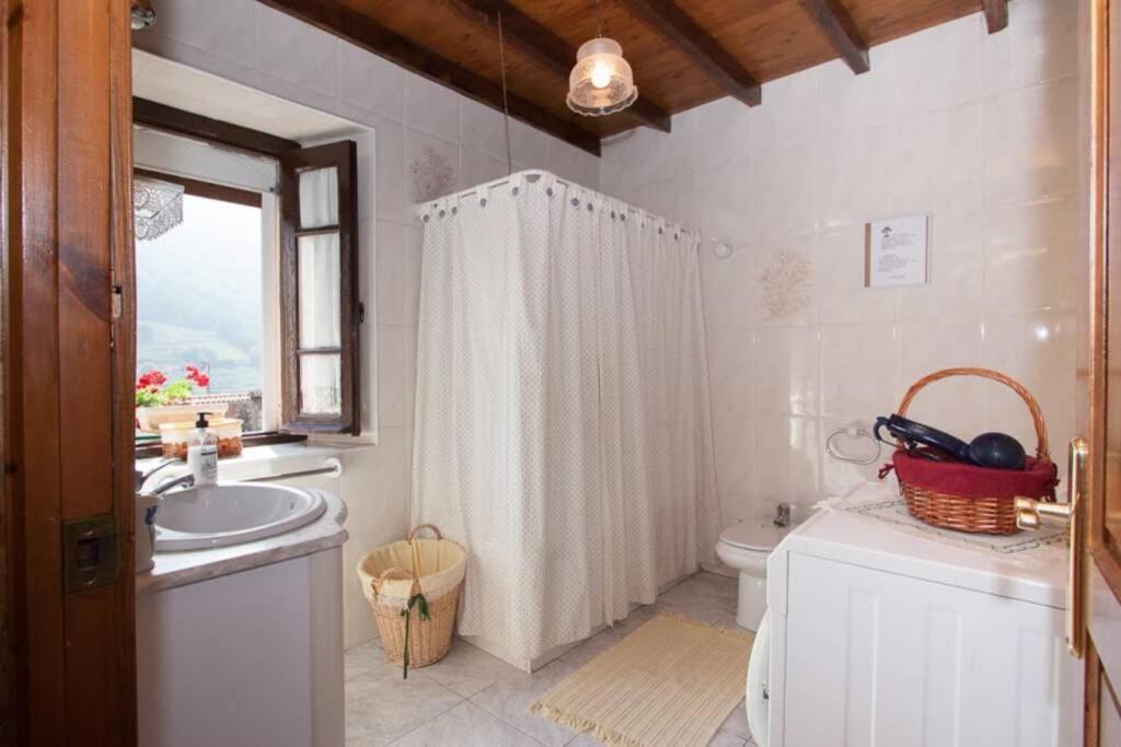 Casa Del Cuetu. Traditional In Asturias Mere