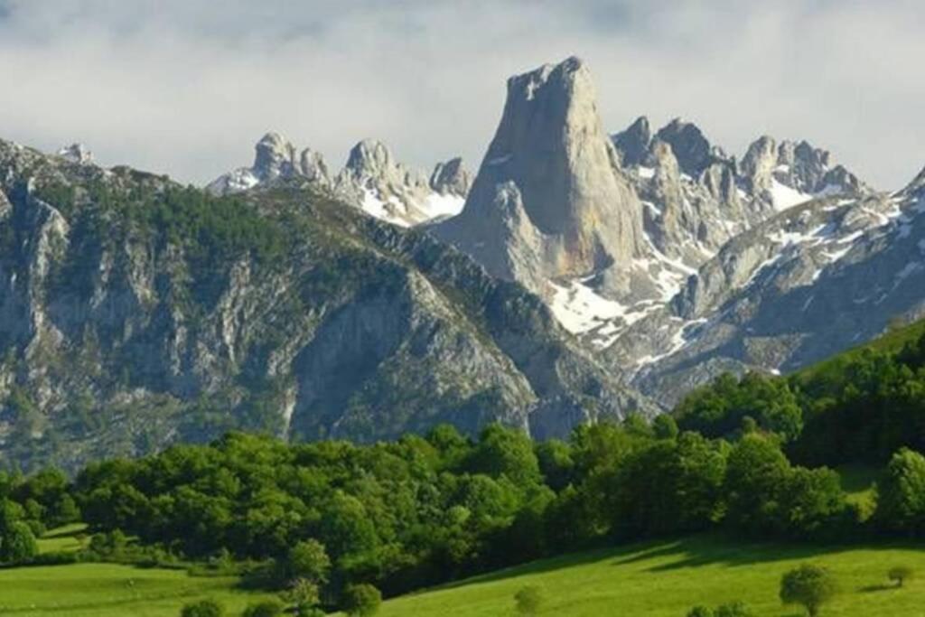 Casa Del Cuetu. Traditional In Asturias Mere