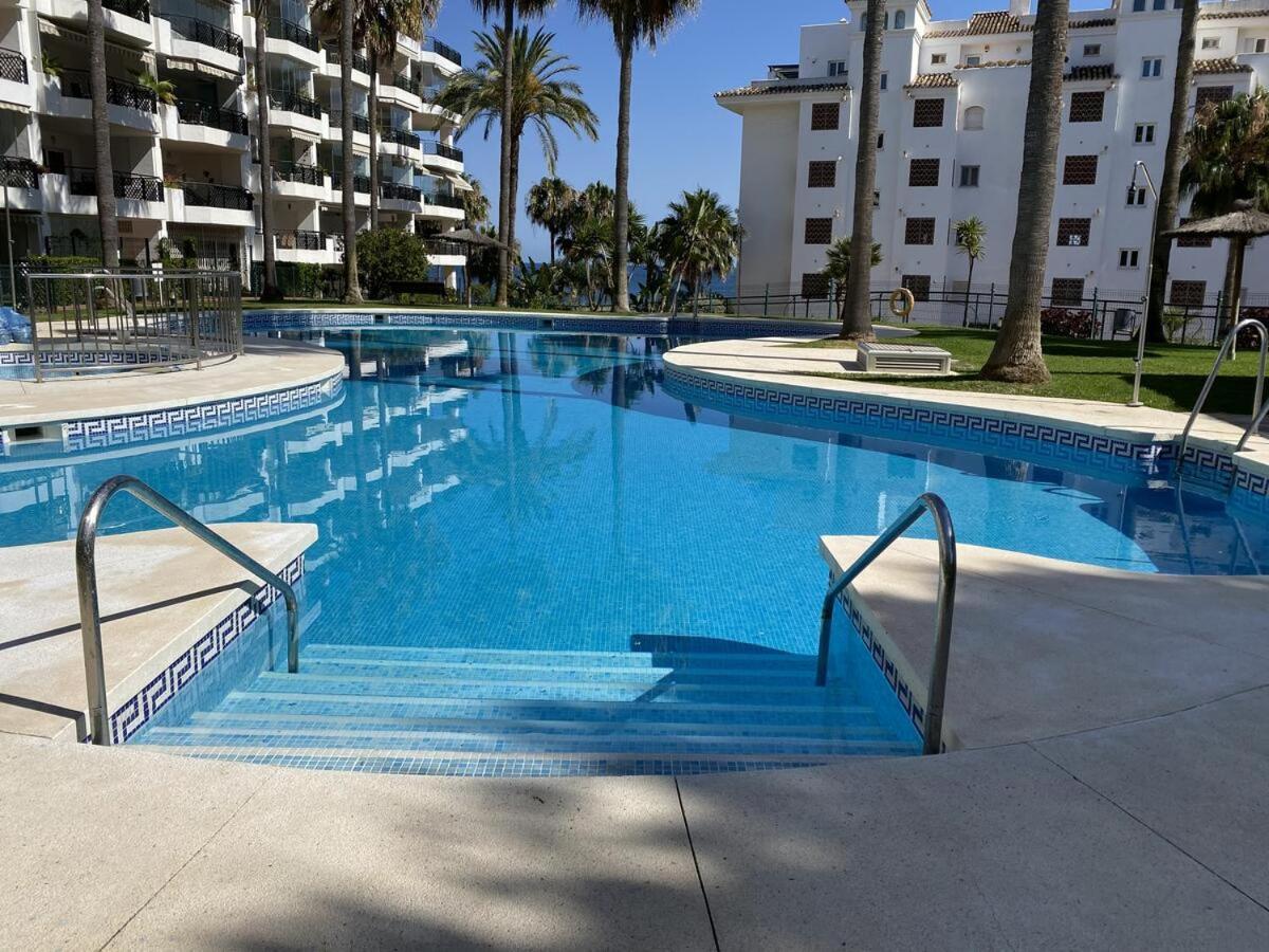 Apartamento Mi Capricho, Beachfront, Grownfloor, Private Garden & Terrace Sitio de Calahonda