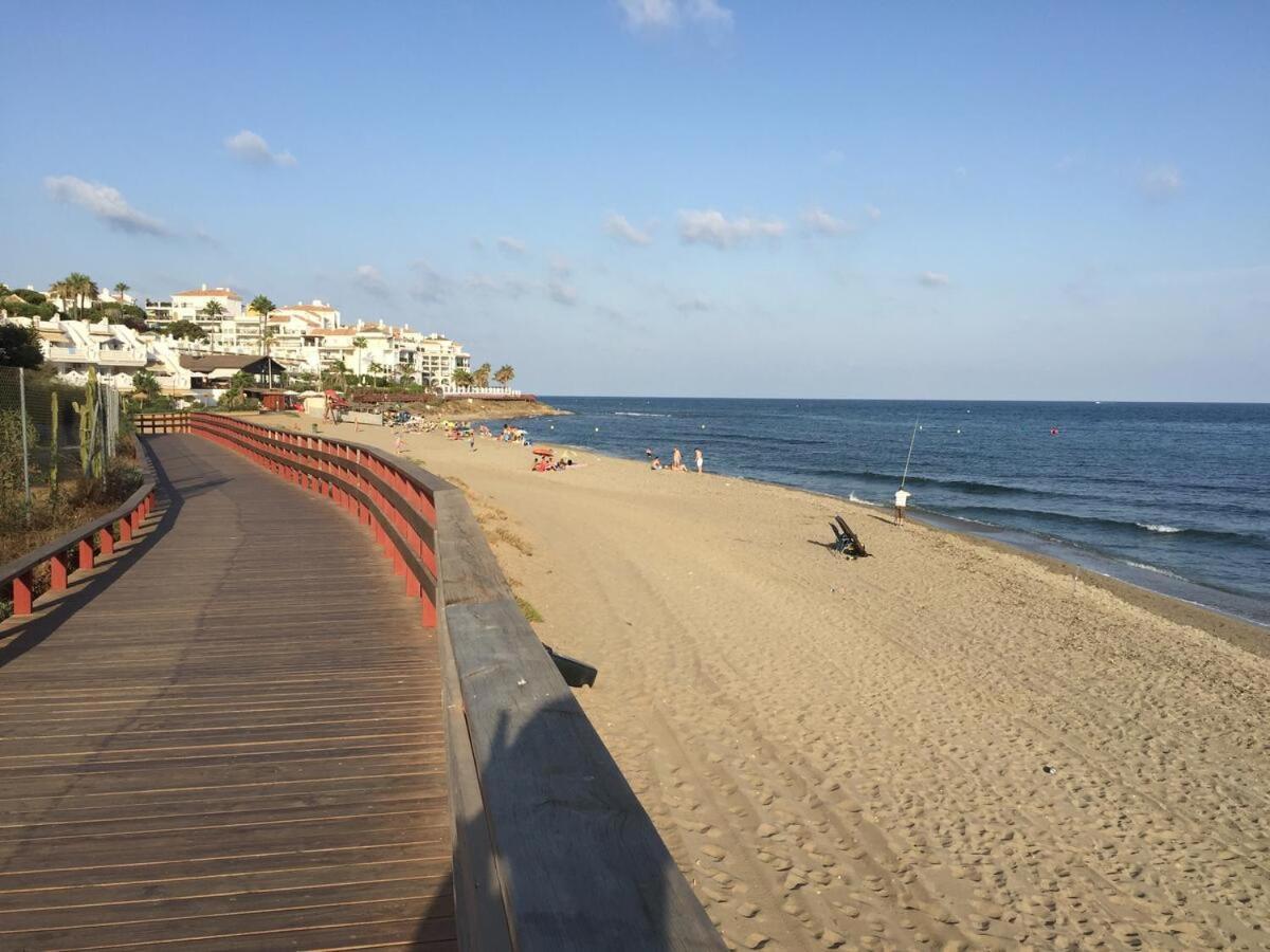 Mi Capricho, Beachfront, Grownfloor, Private Garden & Terrace Apartamento Sitio de Calahonda