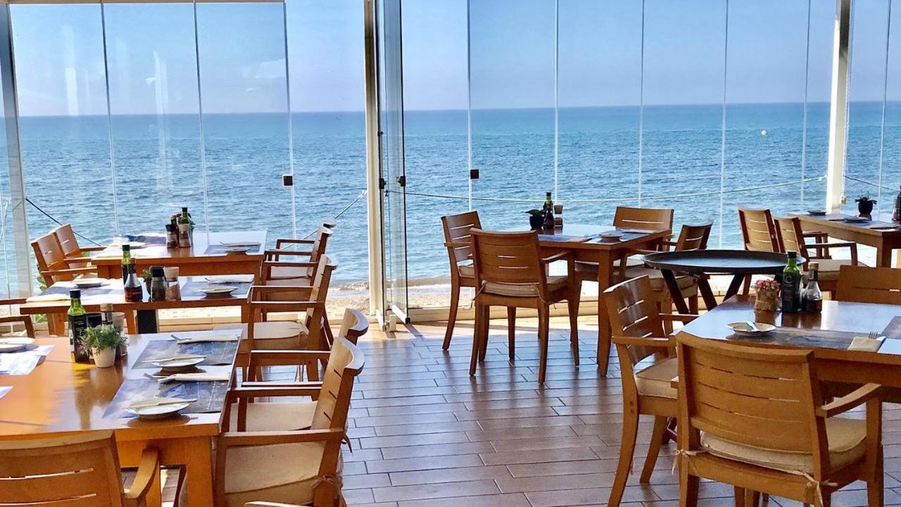 Apartamento Mi Capricho, Beachfront, Grownfloor, Private Garden & Terrace Sitio de Calahonda