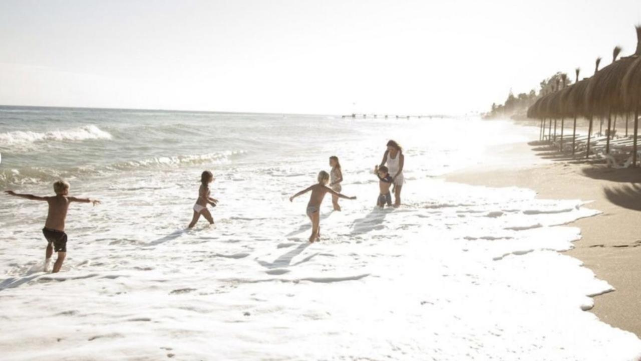 Apartamento Mi Capricho, Beachfront, Grownfloor, Private Garden & Terrace Sitio de Calahonda