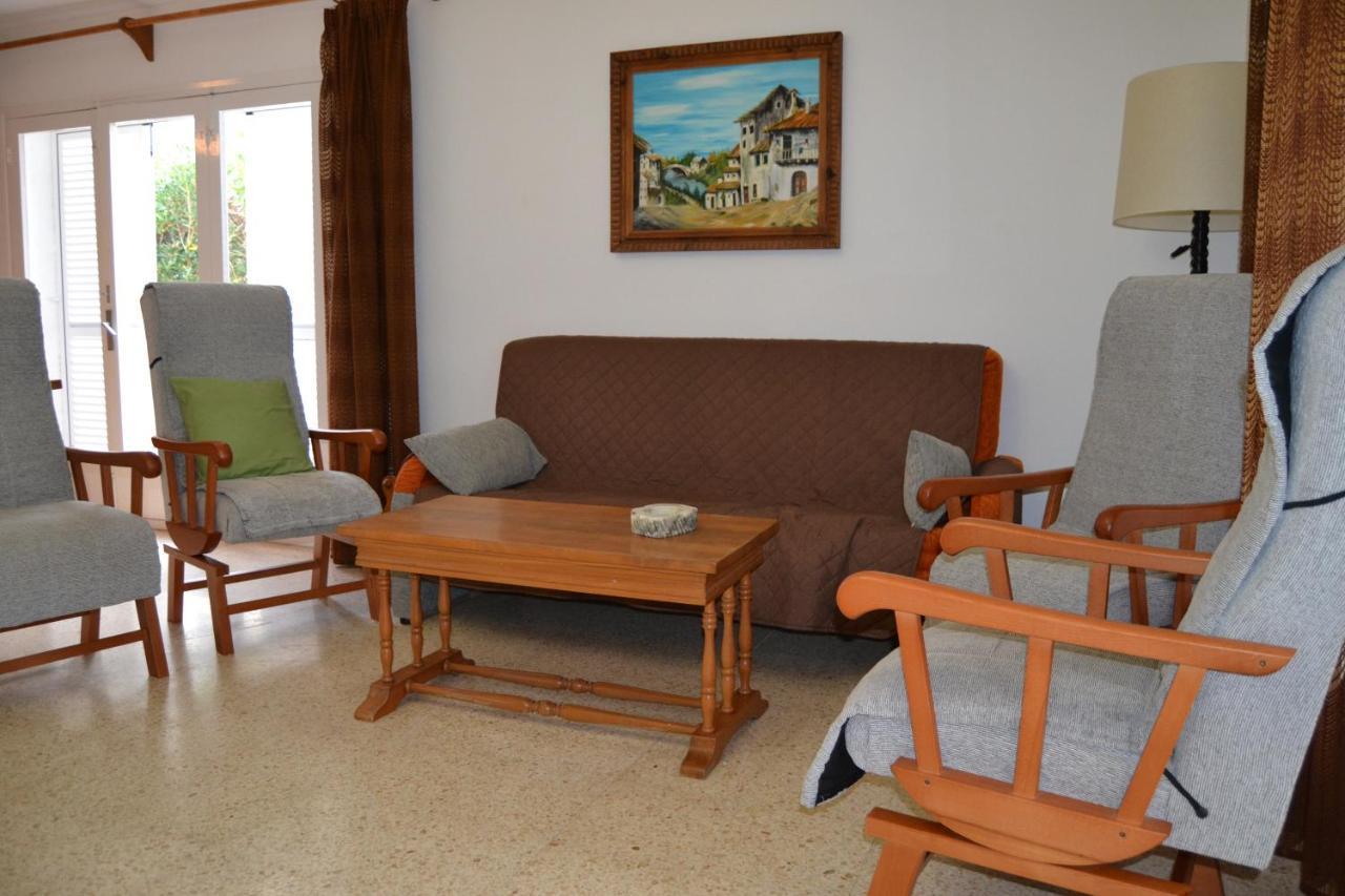 Xalet A Primera Linea De Mar Holiday home *