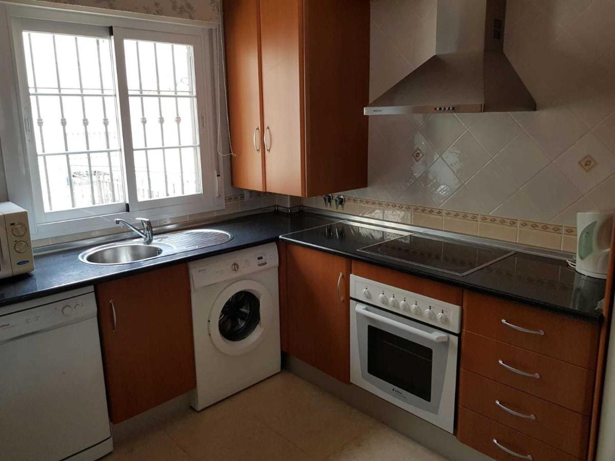 Stunning 2-Bed House In Nerja W Pool A C Garage Сasa de vacaciones *
