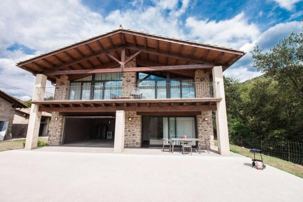 La Cabanya Planella Holiday home *