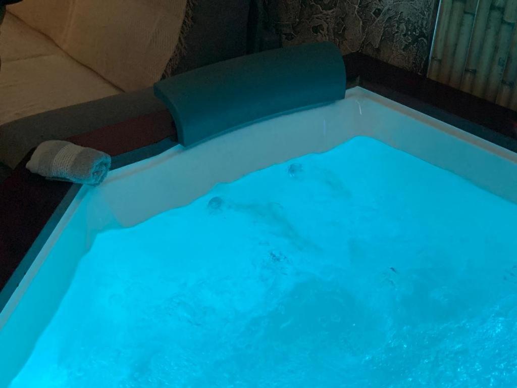 Lolf With Jacuzzi In Apartment *