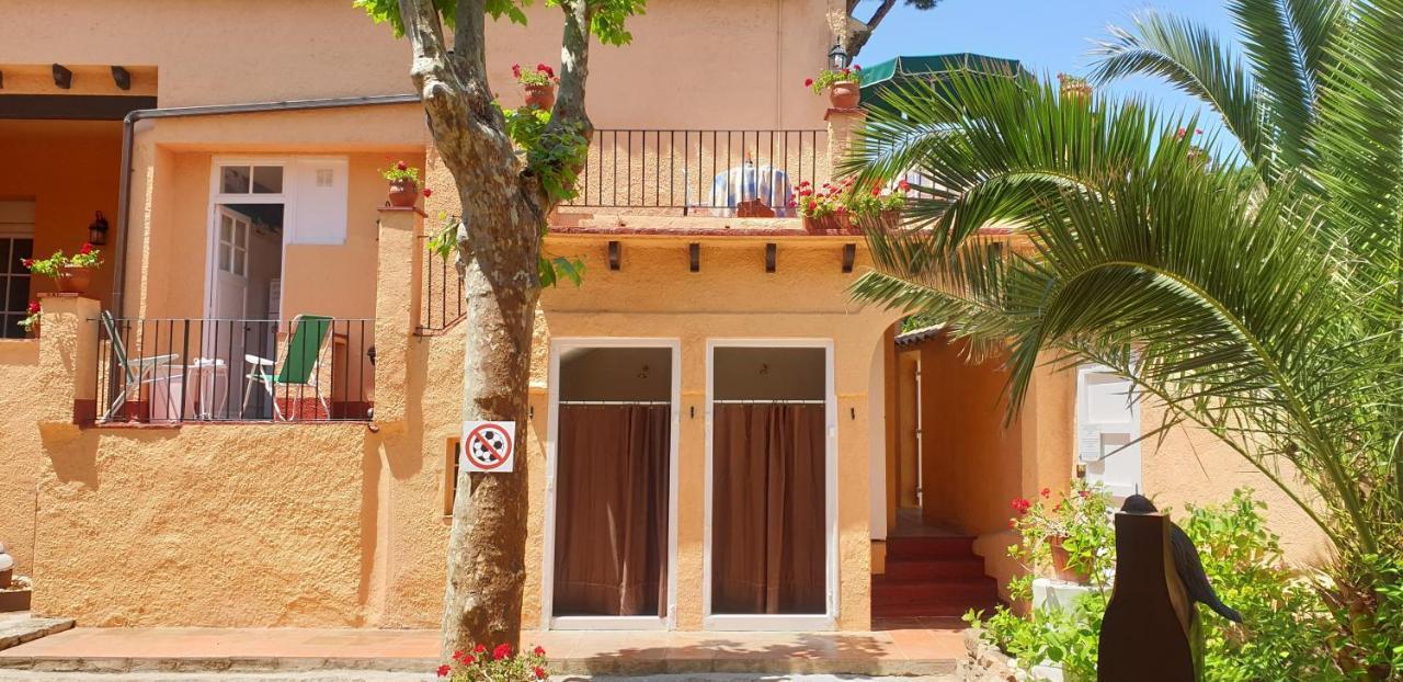 Casa Con Jardin A 30 Metros De La Playa. Vl. *