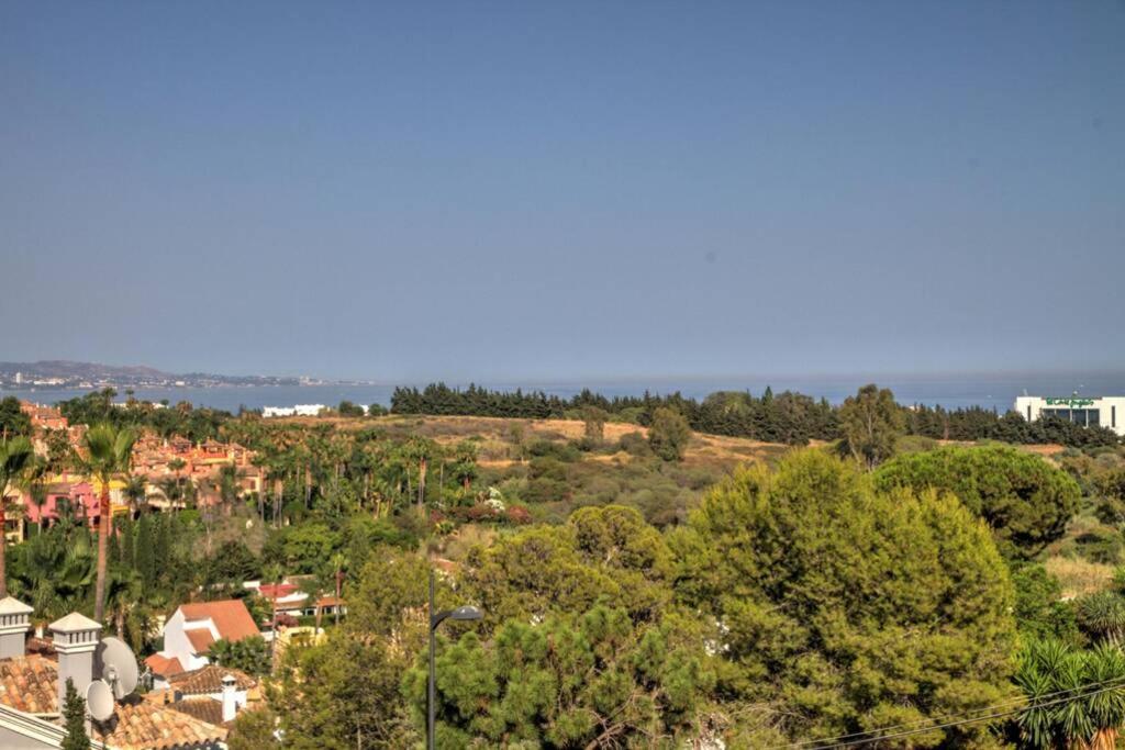 In Senorio De Aloha With Sea Views Apartment Marbella