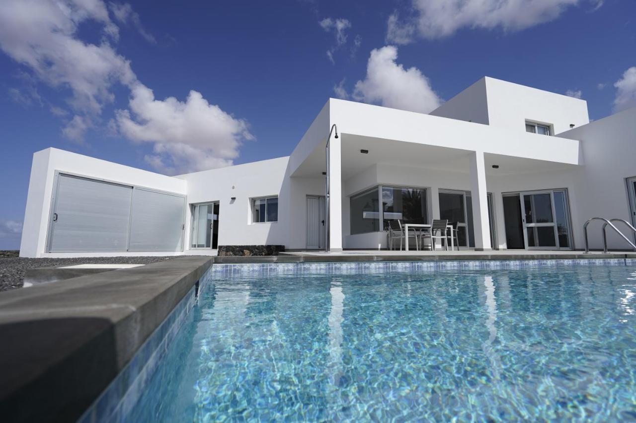 Villa Casa Achaman - Contemporary Style With Outstanding Views