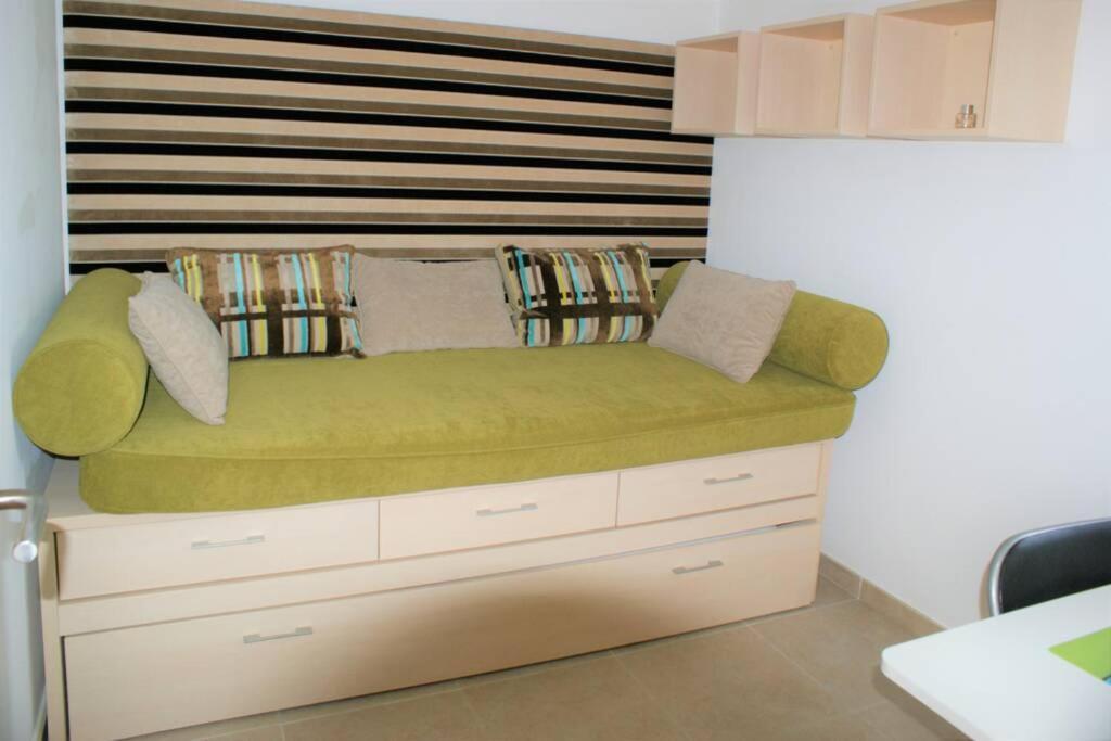 Apartamento Con Piscina Y Parking En * Rosas