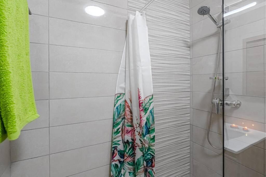 Orlando. Amazing Location. Completely Renovated! Apartamento Costa Adeje (Tenerife)