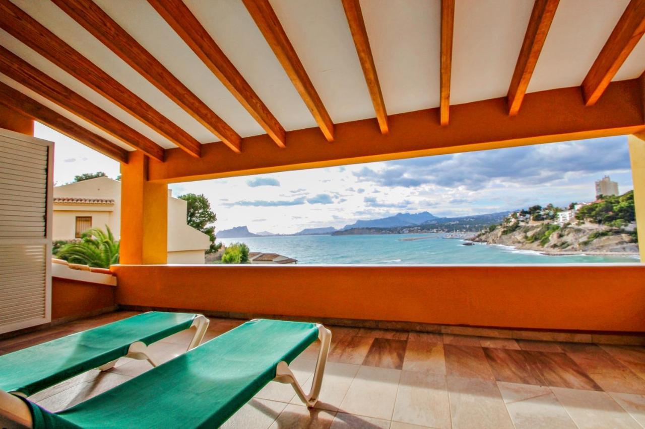 Villa El Portet - Beachfront With Private Pool In