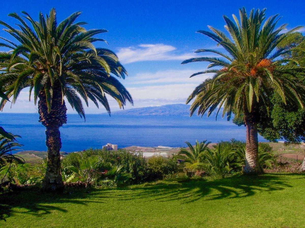 Villa Detached With Garden, Heated And Private Pool, Sea View, Parking Free